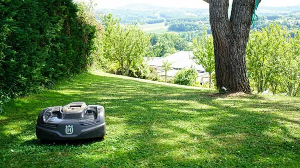 Robot de tonte husquvarna seve paysage 600x337